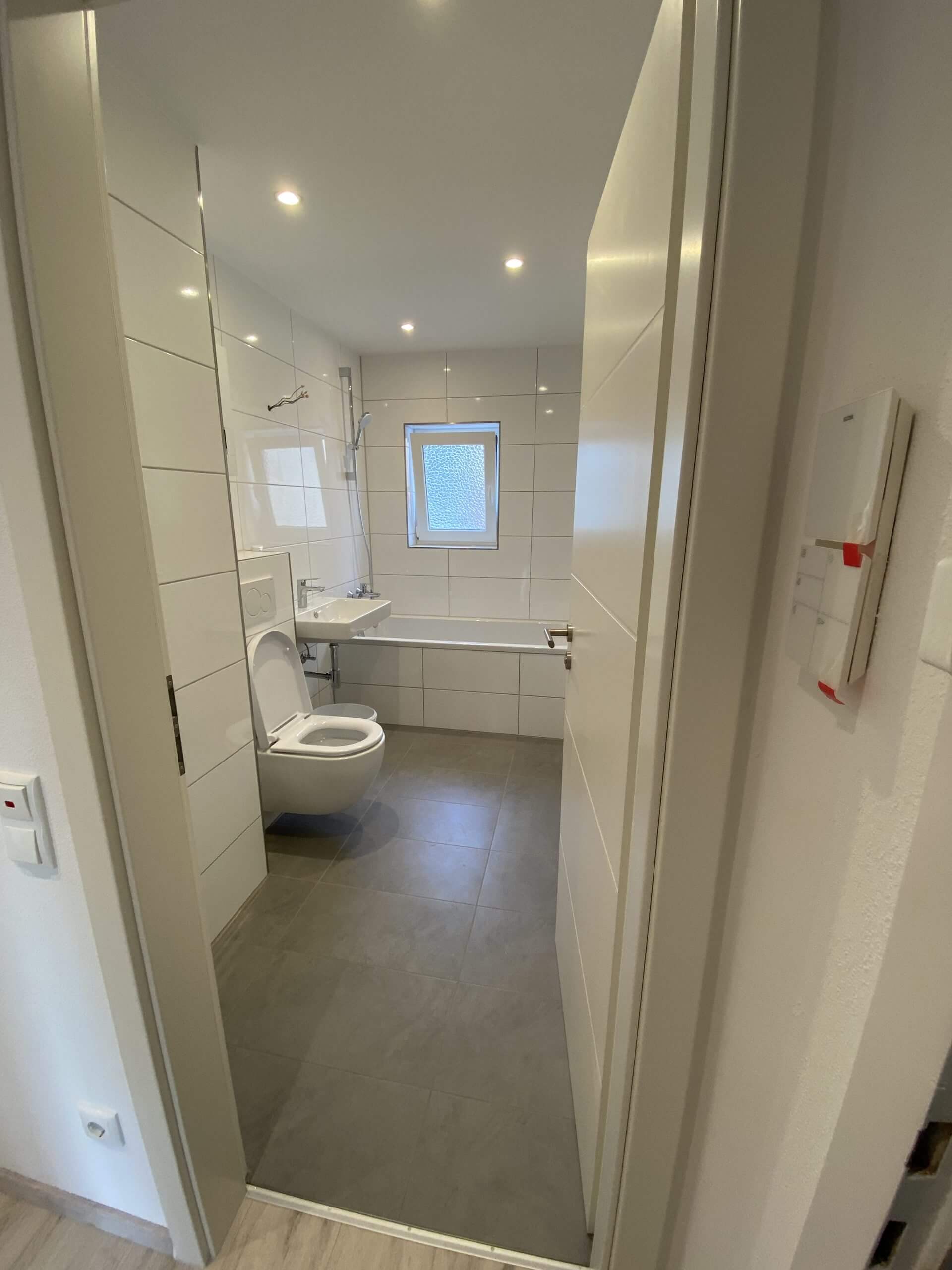 Referenzen Sanierung Augsburg – Vorher-Nachher Badezimmer